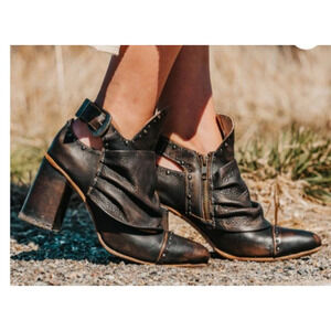 Freebird by Steven Dark Brown Studded Cutout Distressed Leather Ankle Boots 7